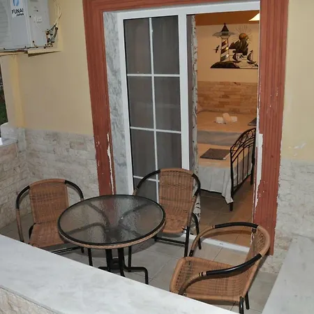 12 Doors Apartment Stavros (Thessaloniki)
