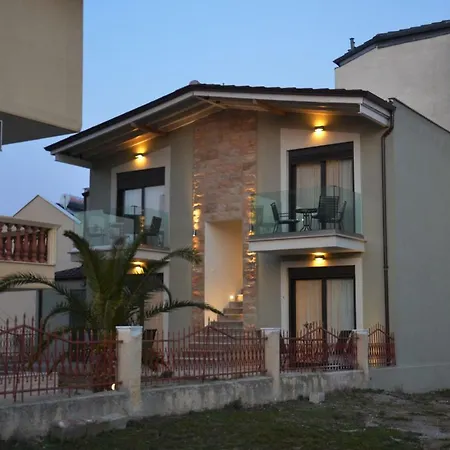 12 Doors Apartment