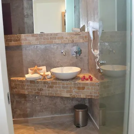 12 Doors Apartment *