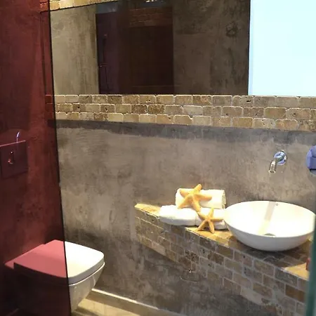 12 Doors Apartment *